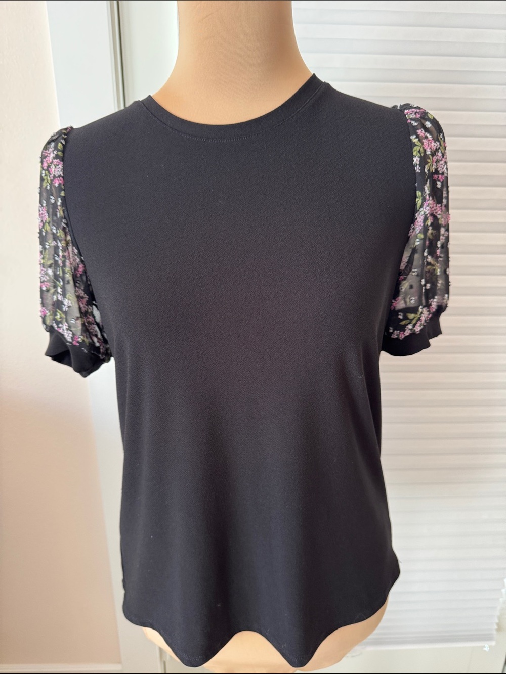 Gorgeous CeCe top, size small